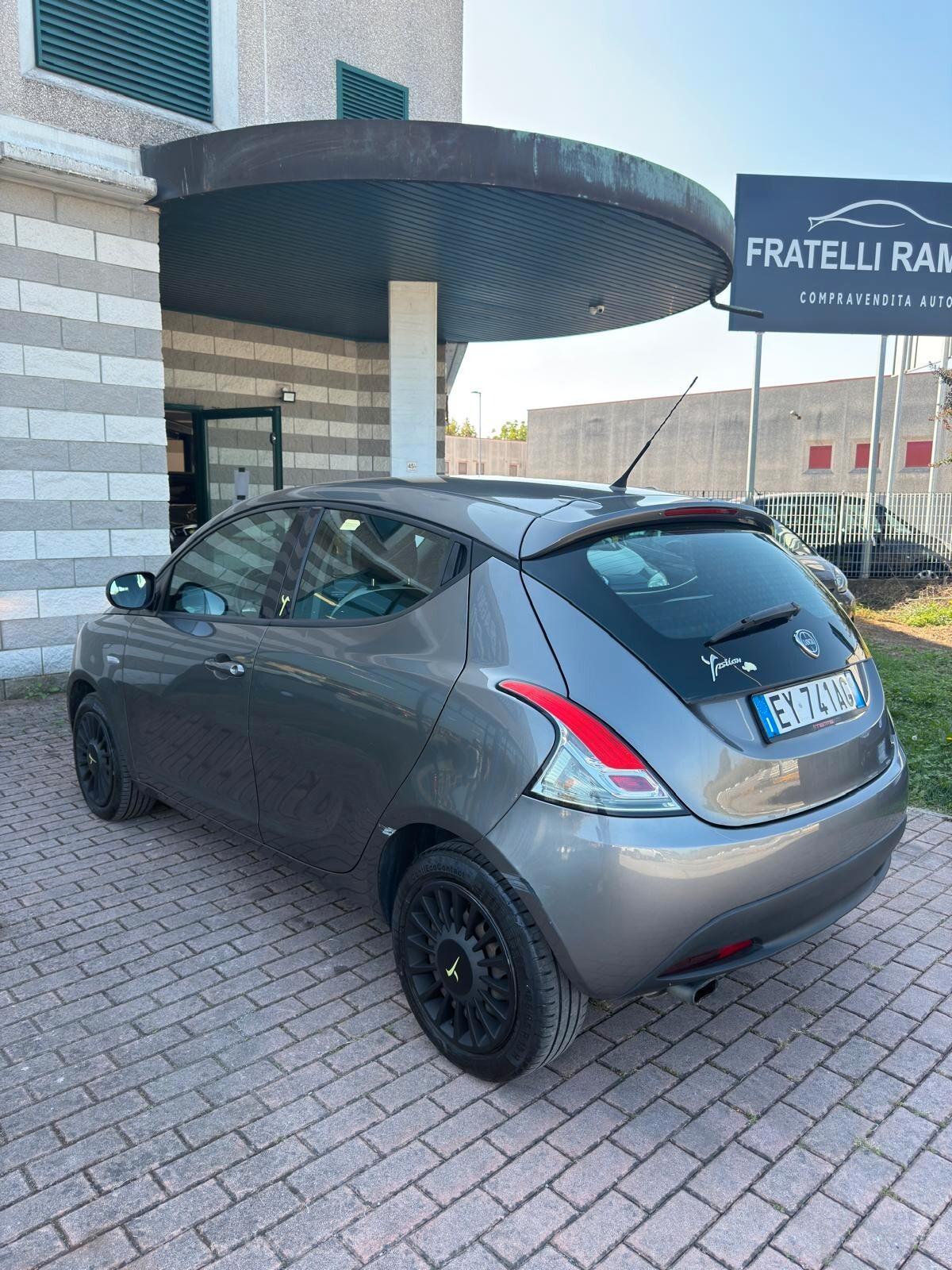 Lancia Ypsilon 1.2 69 CV 5 porte Silver