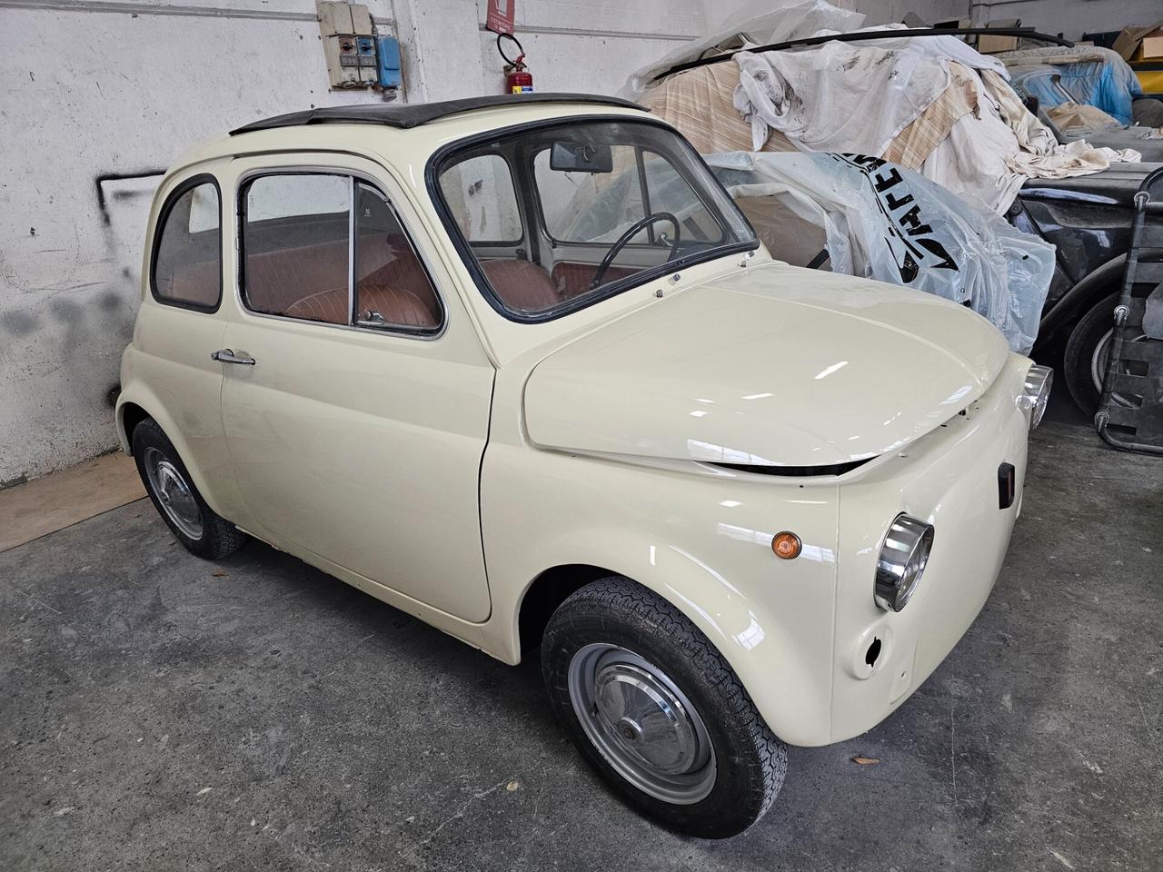 Fiat 500 L - Asi - in fase di riverniciatura