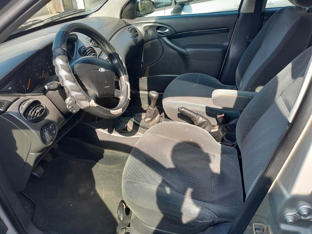 Ford Focus 1.6i 16V cat 5p. Ambiente