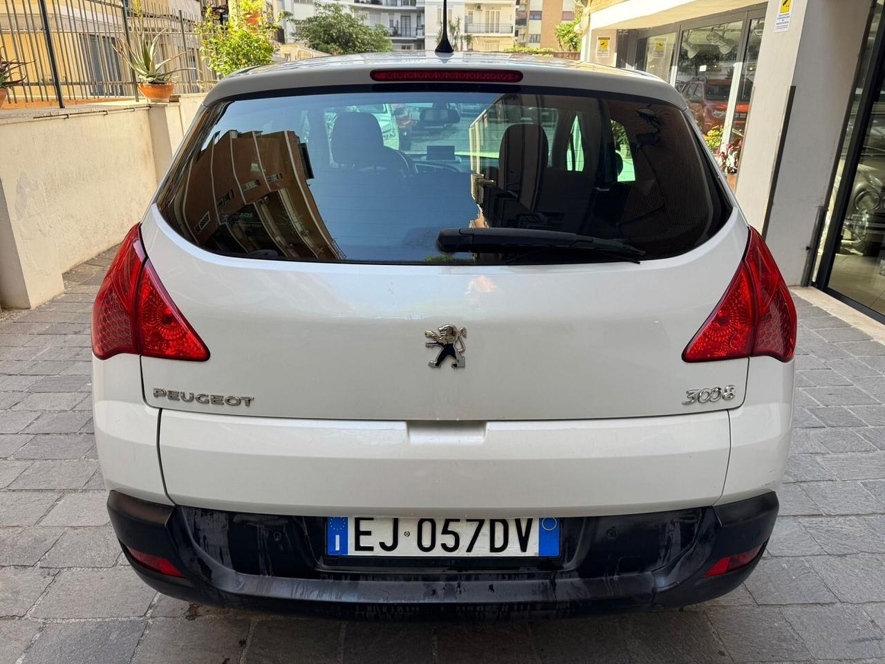 PEUGEOT 3008 1.6 HDi 112CV Business