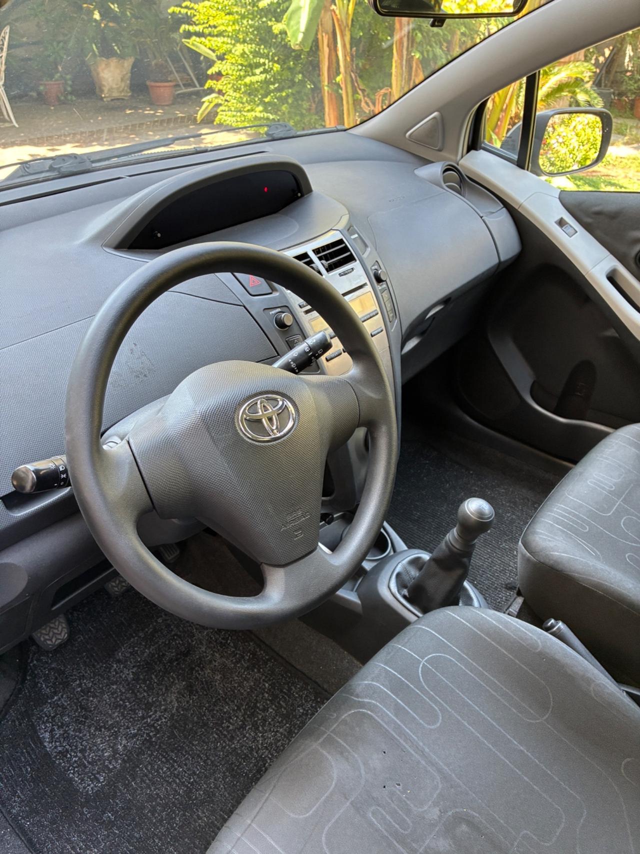 Toyota Yaris 1.0 5 porte