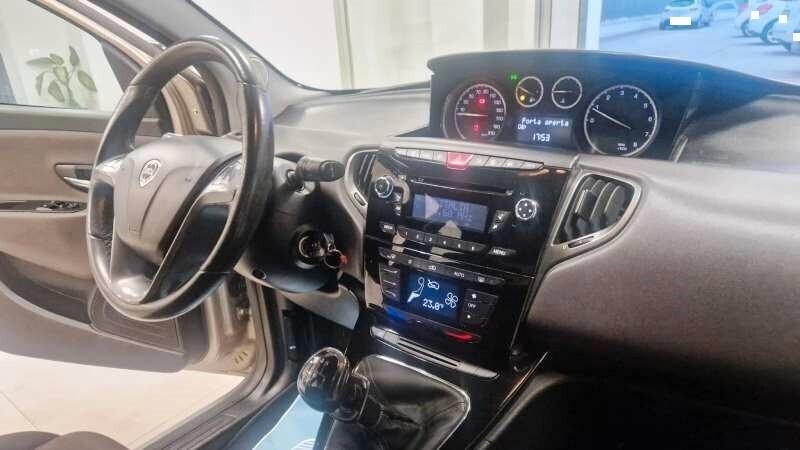 Lancia Ypsilon 1.2 69 CV S&S Gold