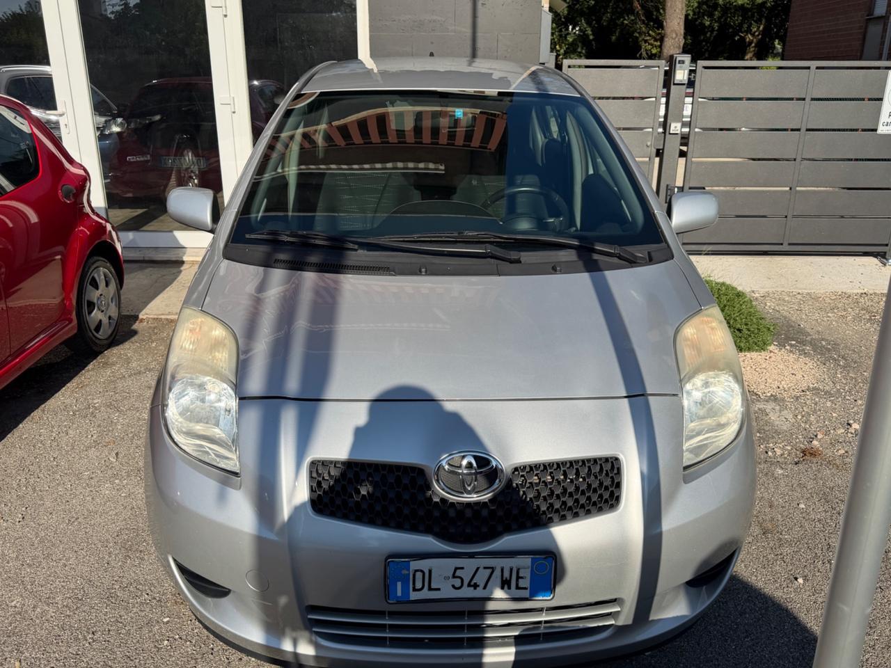 Toyota Yaris 1.0 5 porte Sol