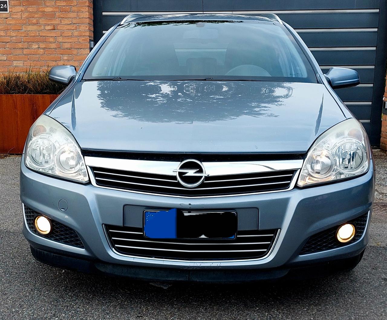 Opel Astra 1.6 benzina Cosmo neopatentati anno 2008