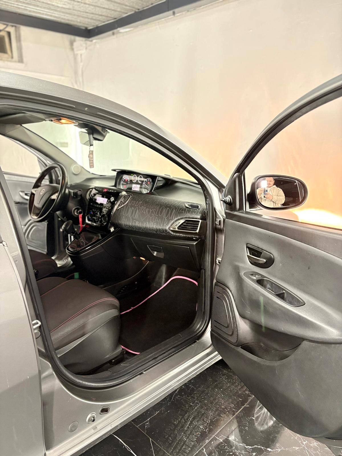 Lancia Ypsilon 1.2 69 CV 5 porte GPL Ecochic Gold