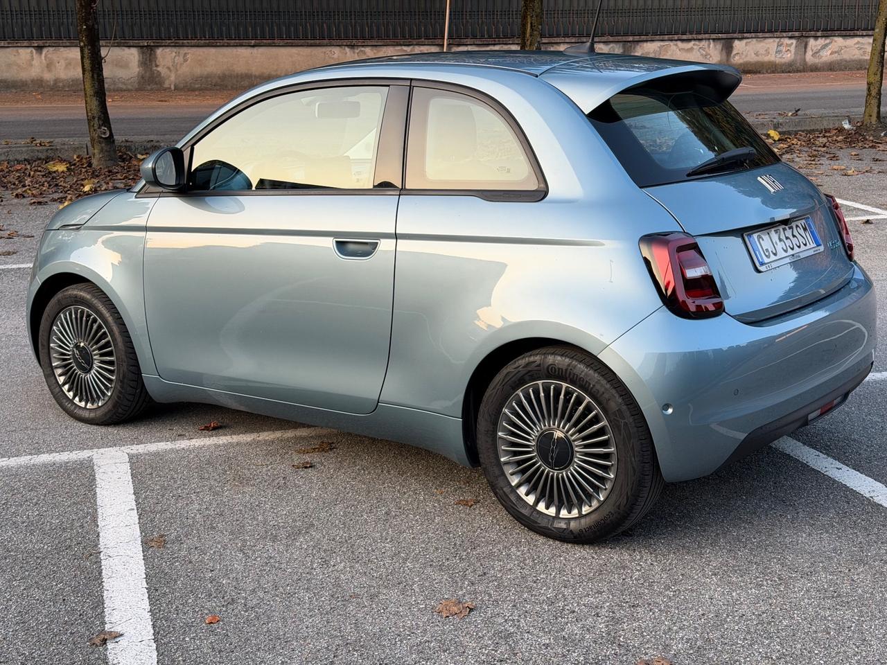 Fiat 500 500e Berlina 42 kWh La Prima