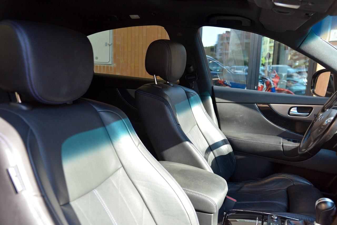 Infiniti QX70 3.0 diesel V6 AT S