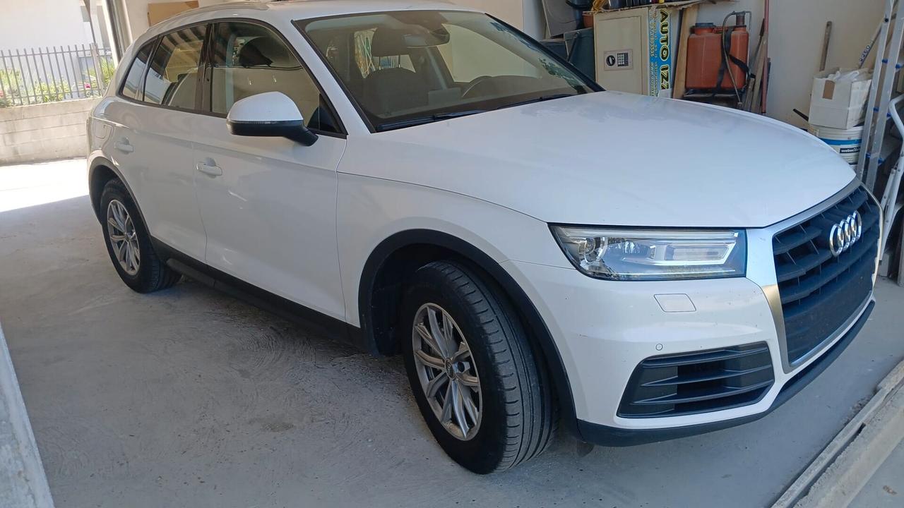 Audi Q5 2.0 TDI 150 CV Business