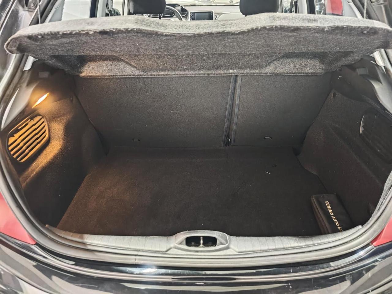 Peugeot 208 Diesel 5 Posti 100.000 Neopatentati