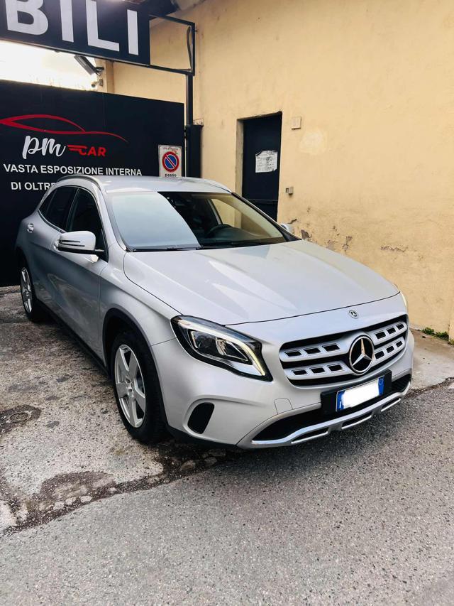 MERCEDES-BENZ GLA 180 Premium