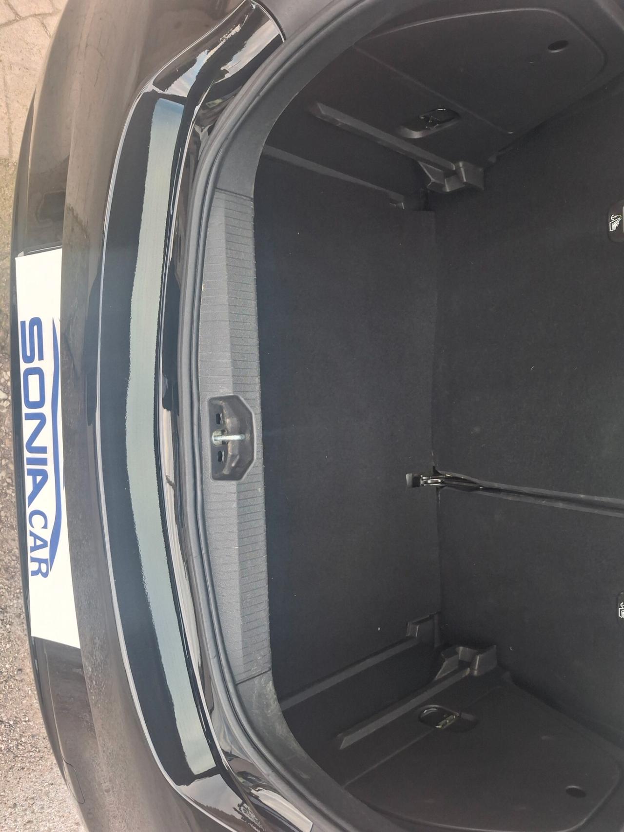 Opel Corsa 1.2 5 porte neopatentati