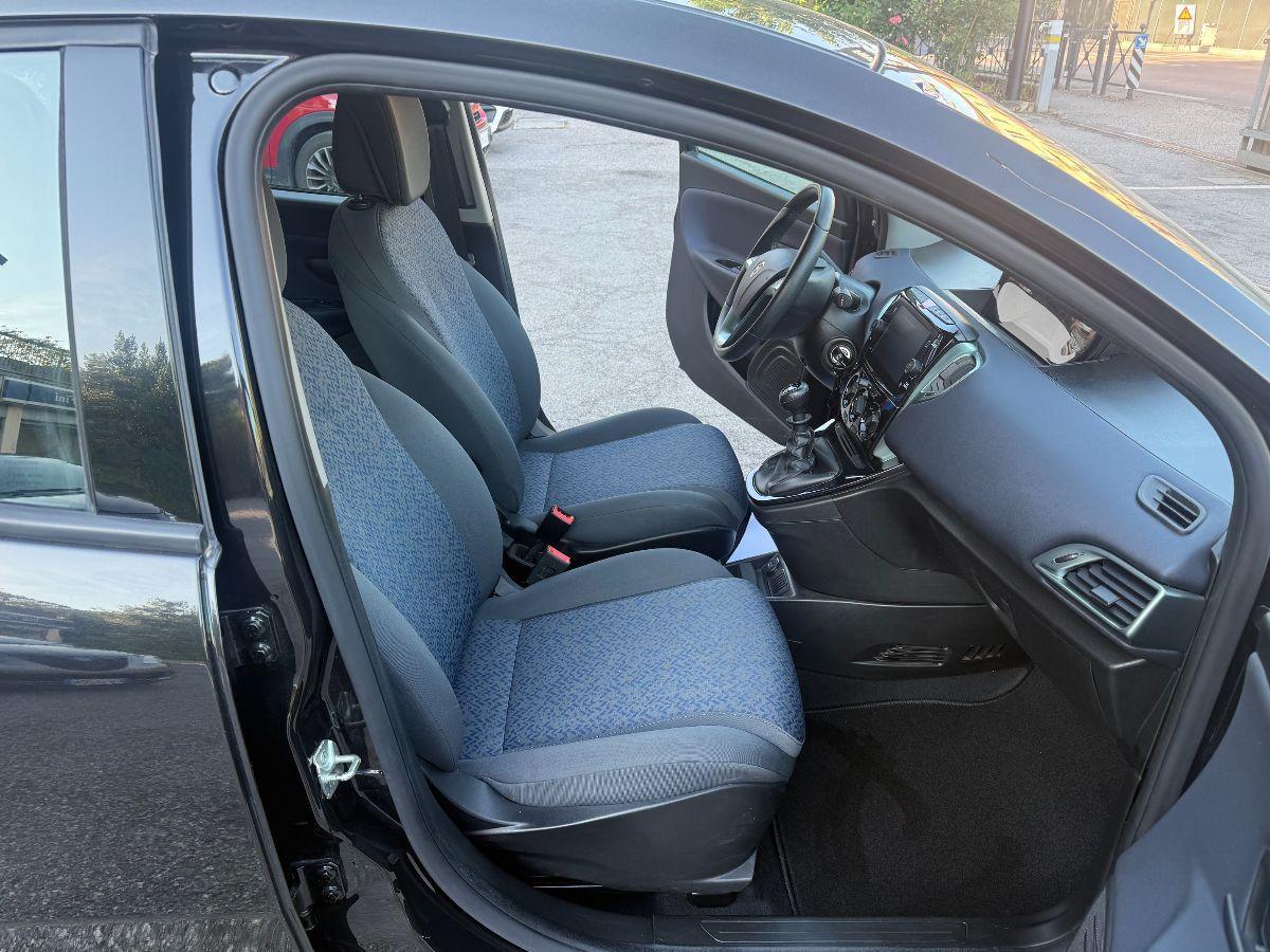 LANCIA - Ypsilon - 1.0 FireFly 5p.S&S Hyb. Platino