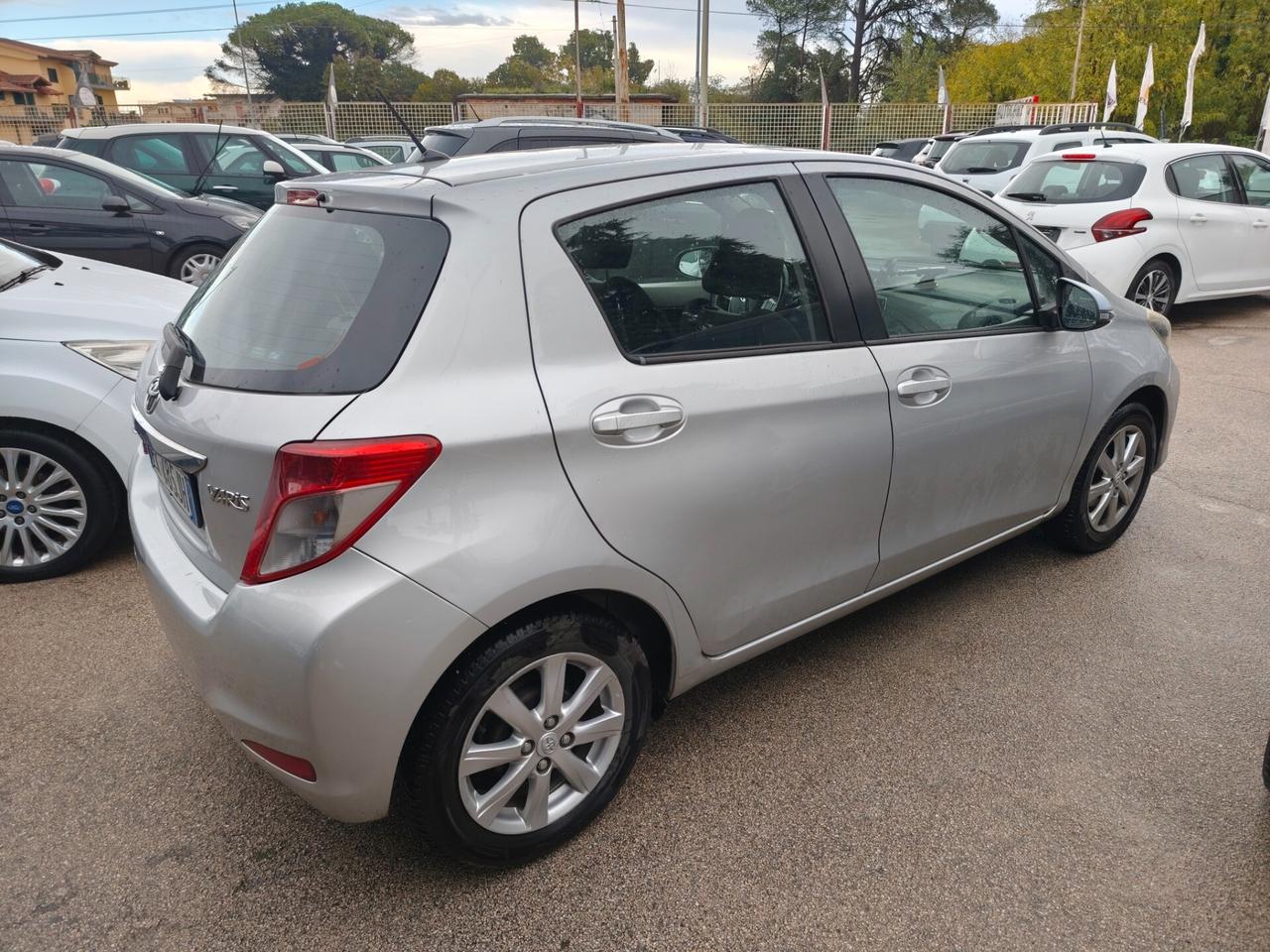Toyota Yaris 1.0 BENZINA Lounge