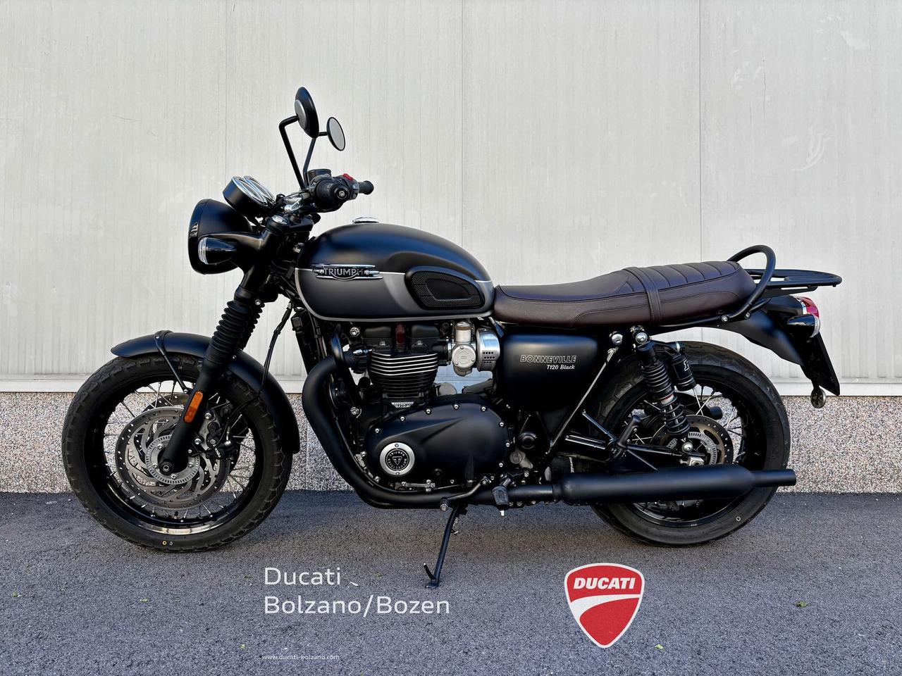 Triumph Bonneville T120 Black