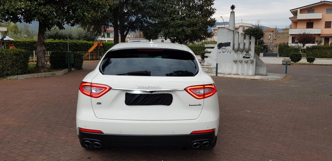 Maserati Levante V6 Diesel 275 Granlusso,pelle rossa,cerchi 21,navi,fari led bixeno,retrocamera,vetri scuri