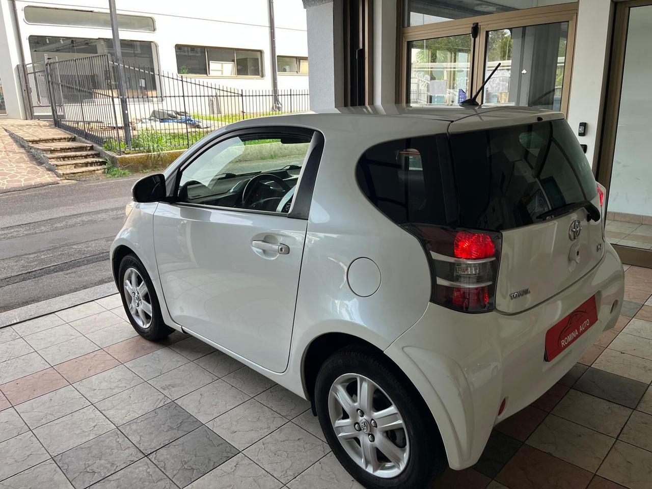 Toyota iQ 1.0