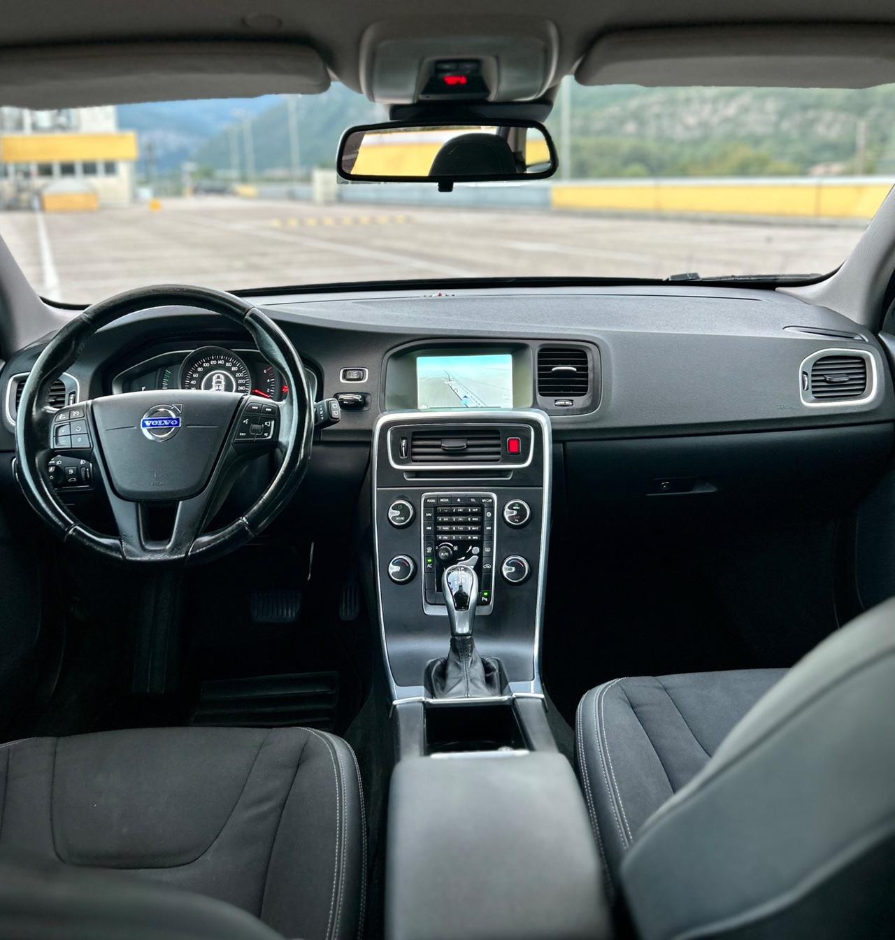 Volvo V60 Geartronic R-Design Momentum