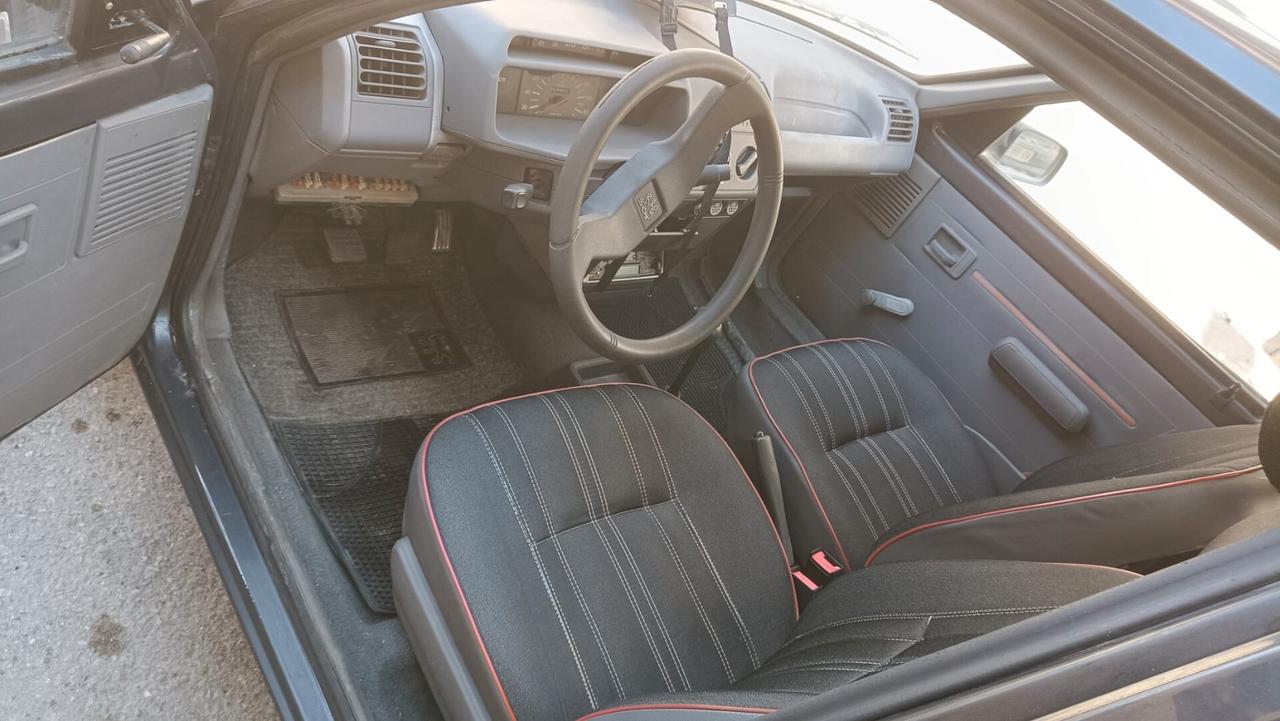 Peugeot 205 954 5 porte Look