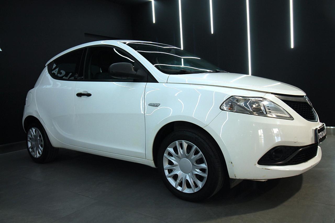 LANCIA YPSILON 1.0 70 CV HYBRID SILVER