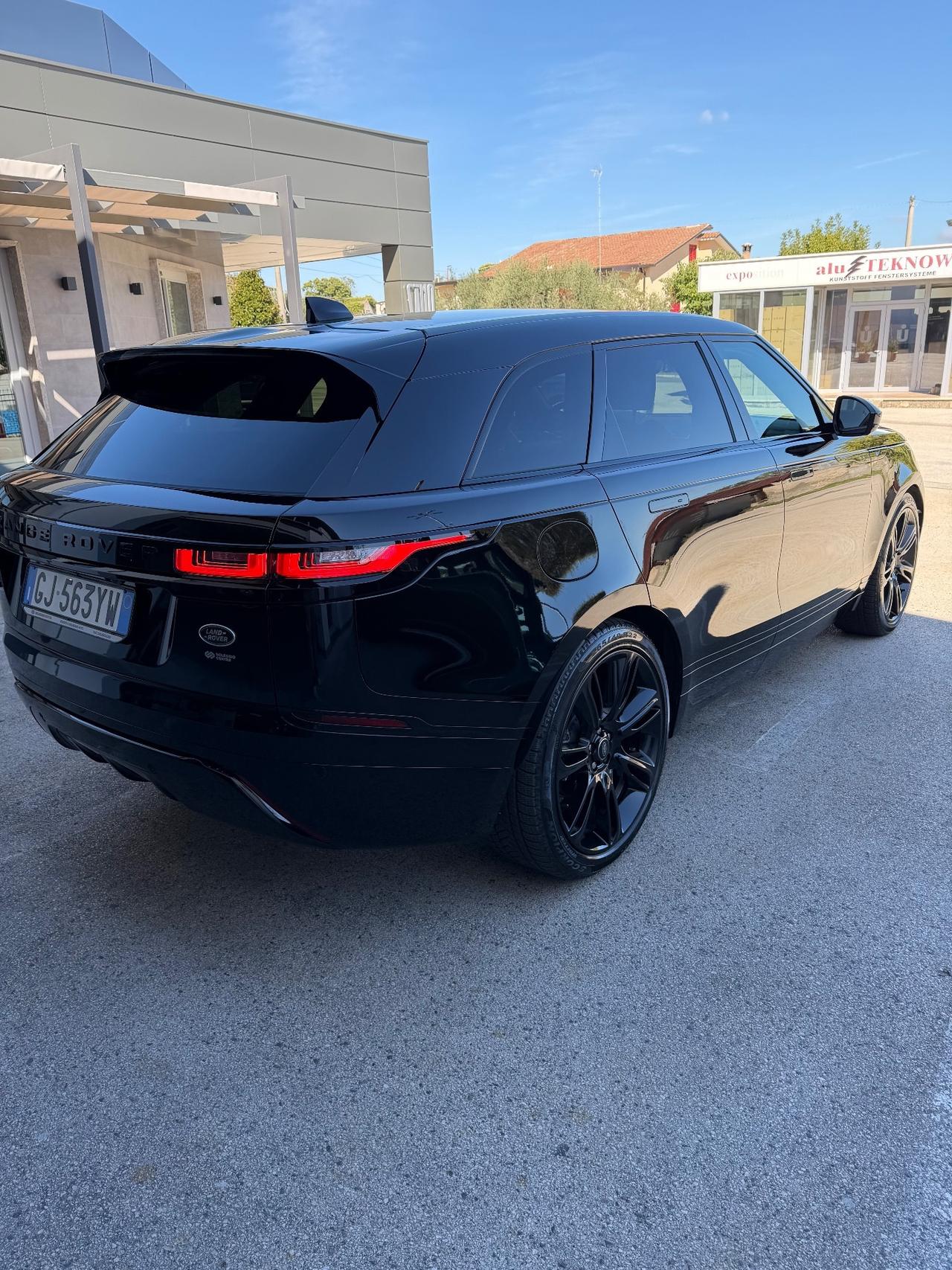 Land Rover Range Velar Total black