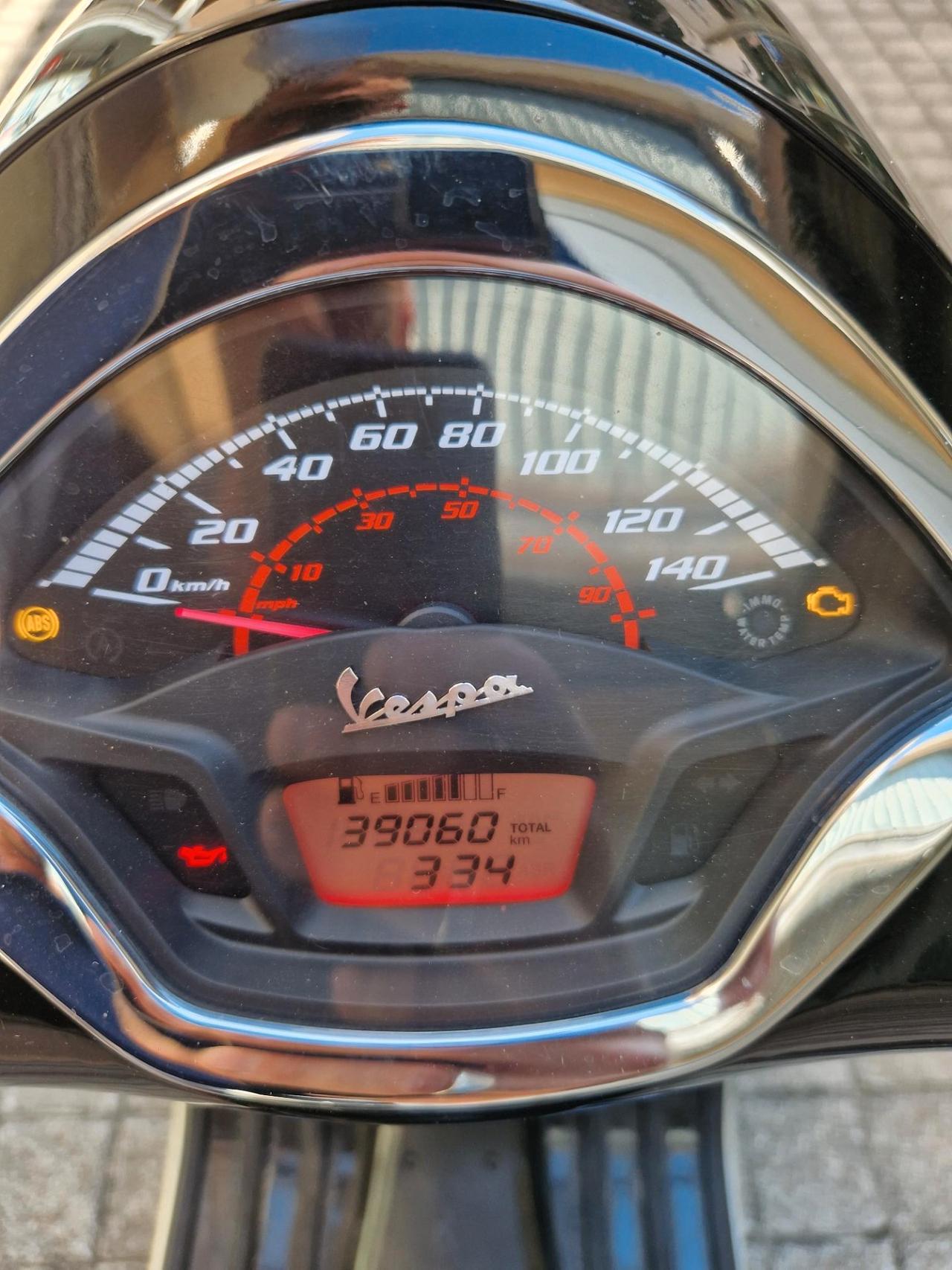 Piaggio Vespa 300 GTS Super