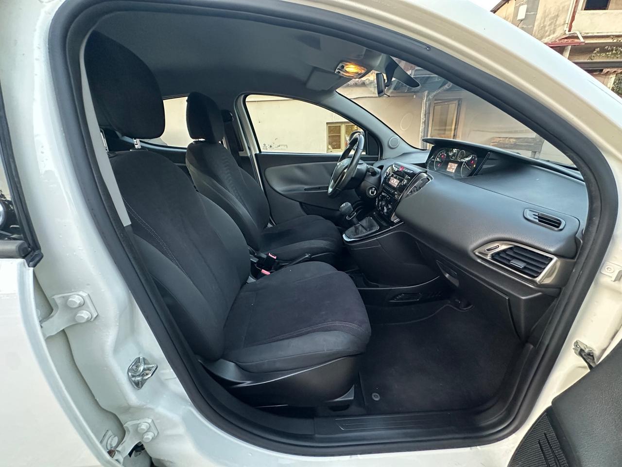Lancia Ypsilon 0.9 TwinAir 85 CV 5 porte Metano Ecochic Elle