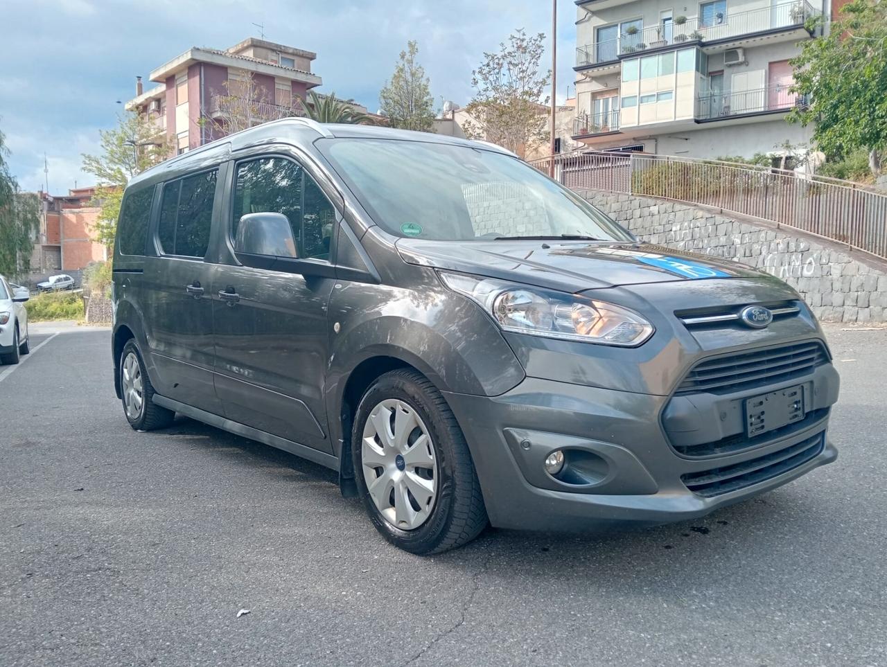Ford Tourneo Connect Pianale ribassato con rampa disabili in carrozzina