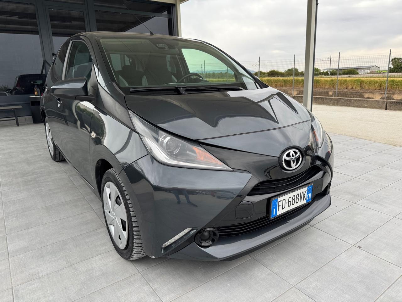 Toyota Aygo 1.0 VVT-i 69 CV 5 porte x-play