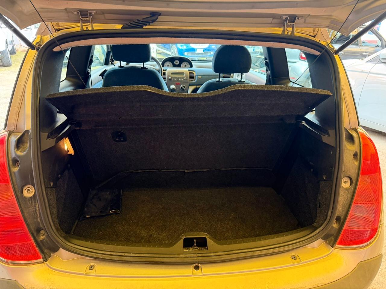 Lancia Ypsilon 1.3cc diesel 12 mesi di garanzia-2006