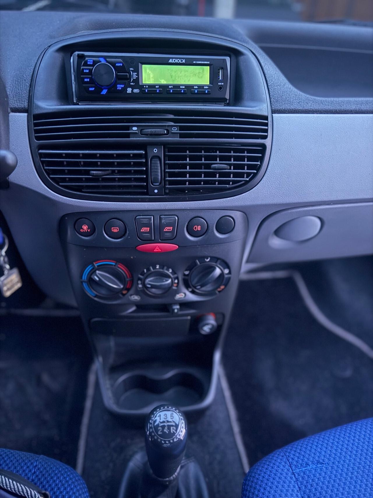 Fiat Punto 5porte 1.9 Diesel Neopatentati uniproprietario