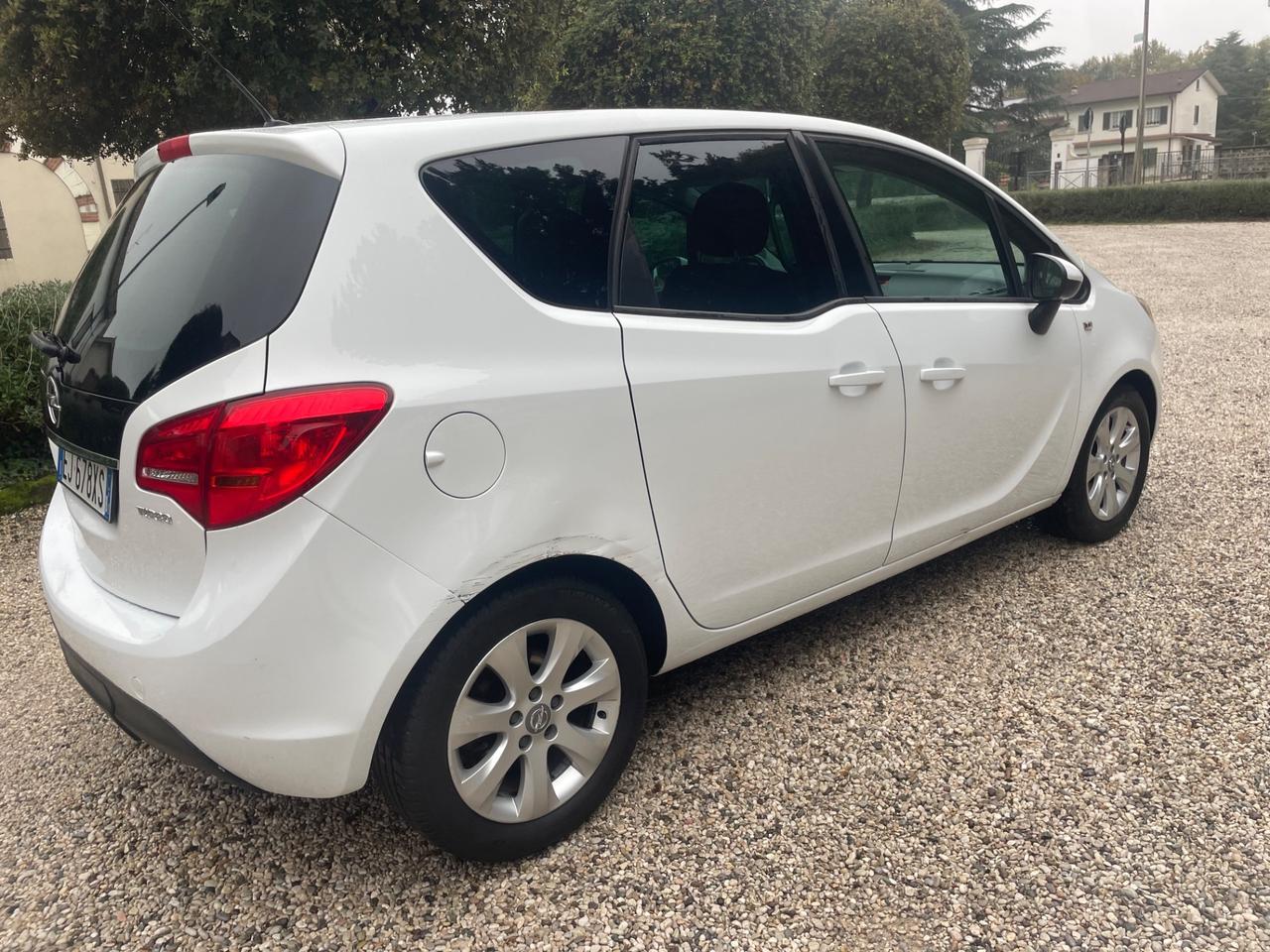 Opel Meriva 1.4 benzina anno 2011 km 115 mila