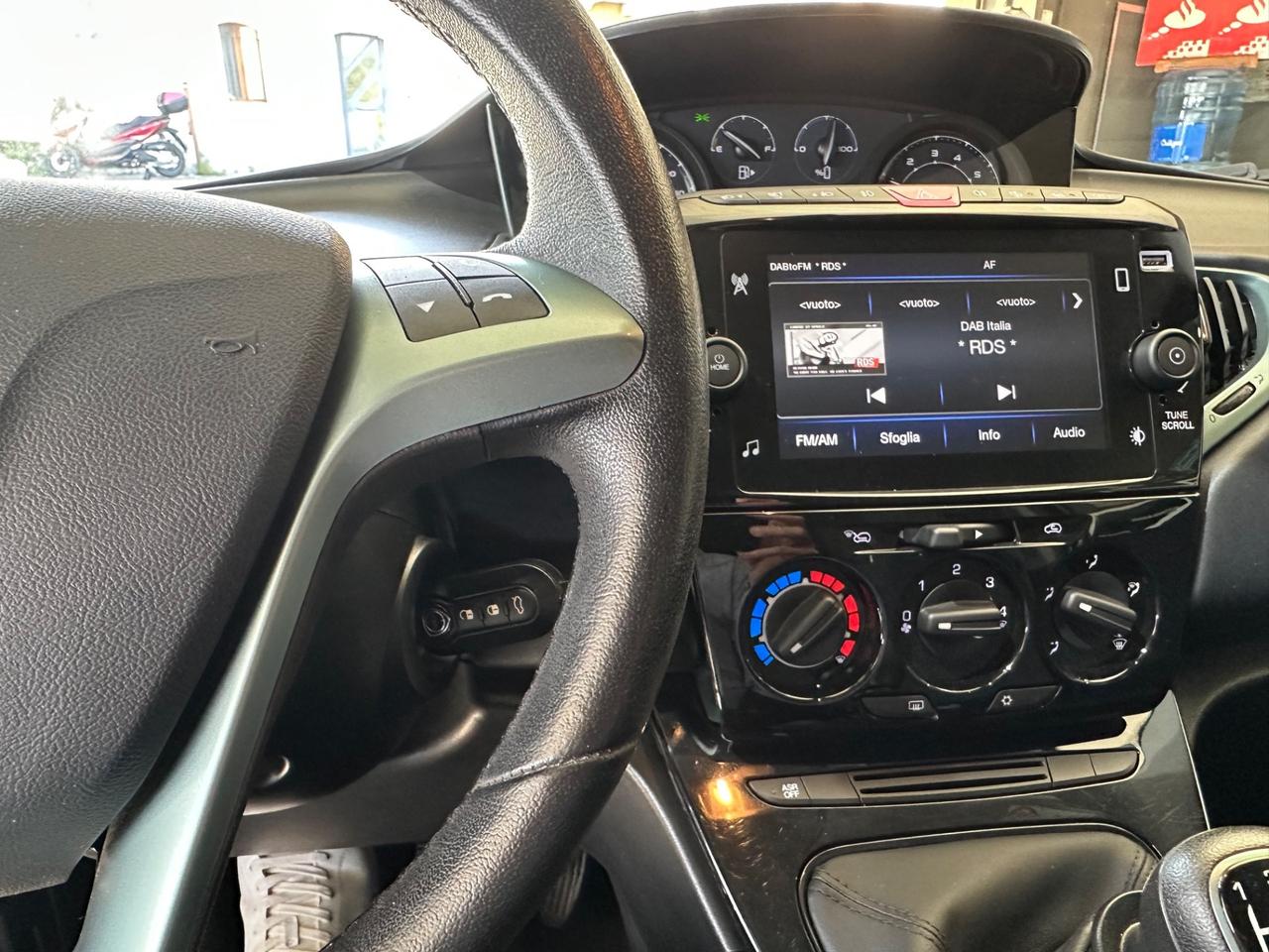 Lancia Ypsilon 1.0 FireFly 5 porte S&S Hybrid Platino
