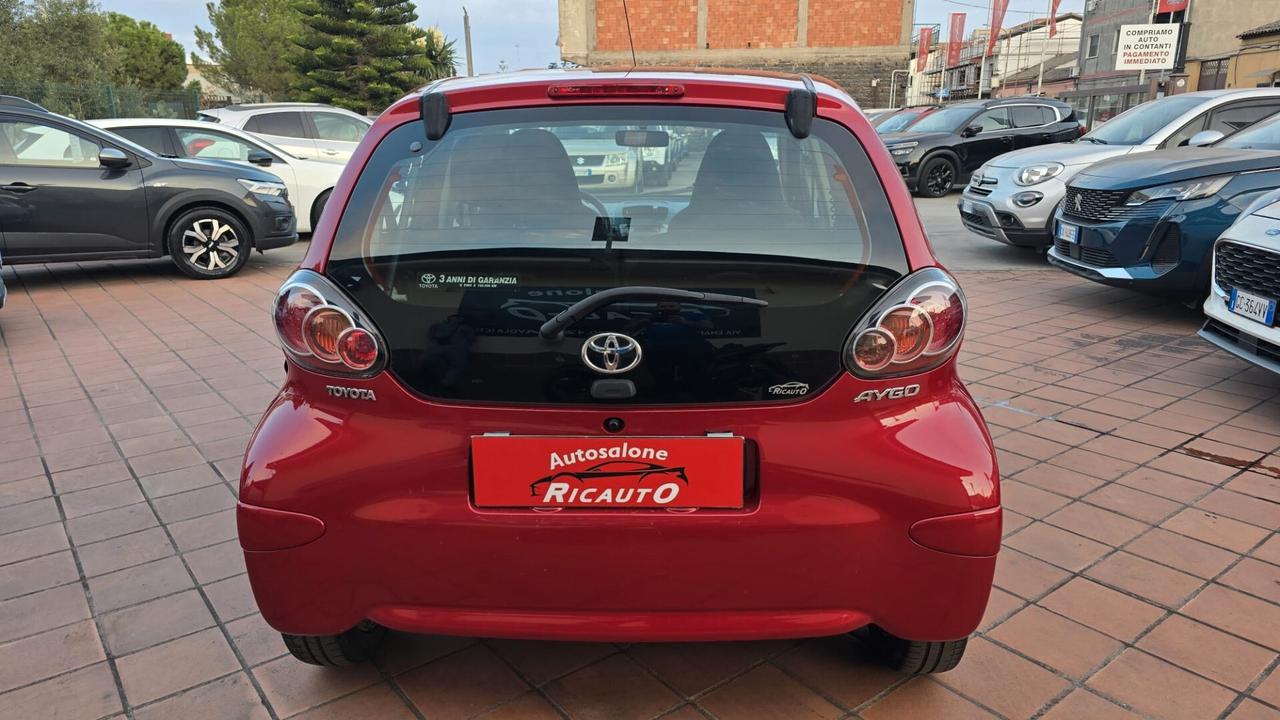 Toyota Aygo 1.0 12V VVT-i 5 porte Sol Connect Red Edition