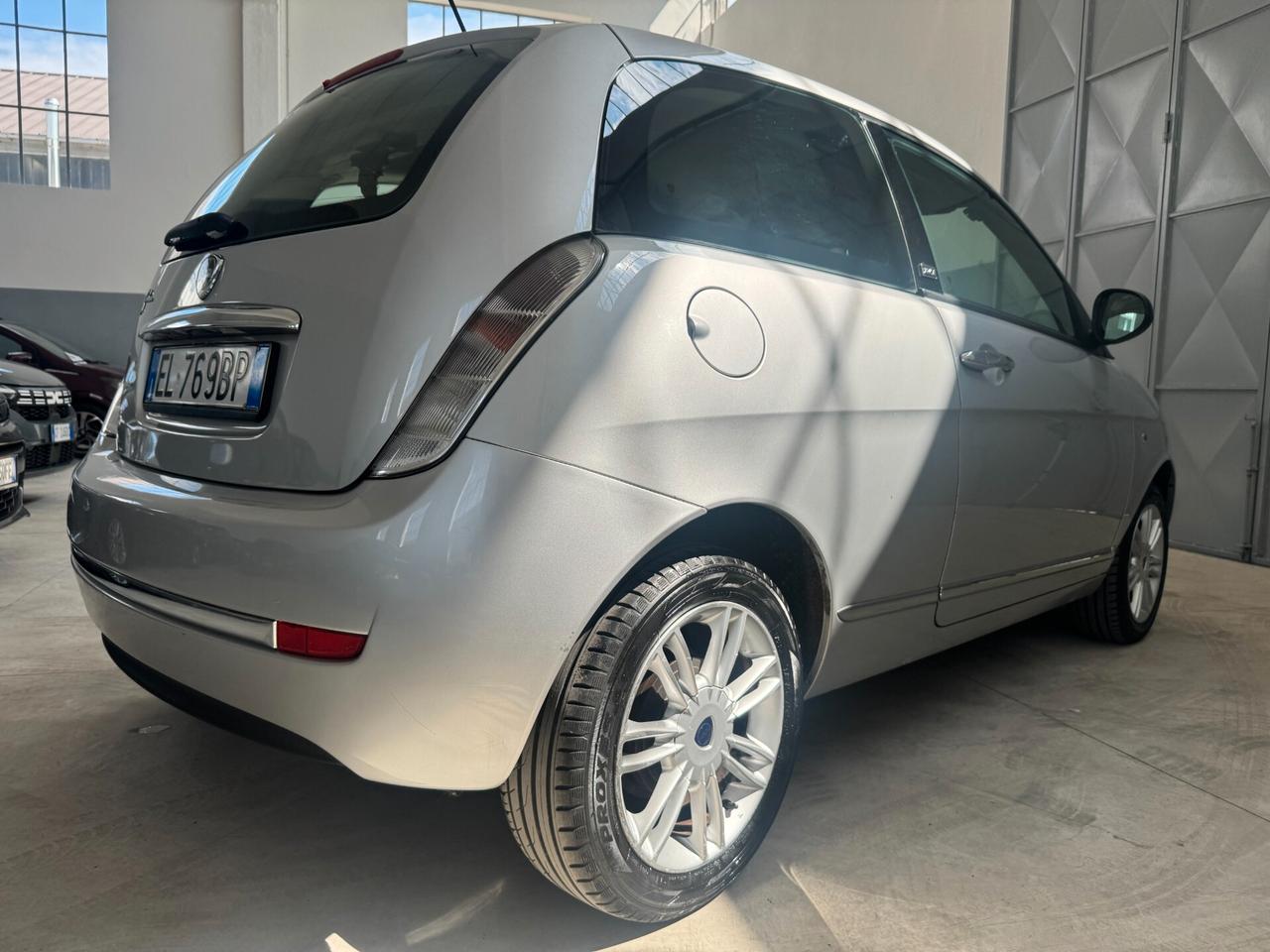 Lancia Ypsilon 1.2 69 CV Unyca