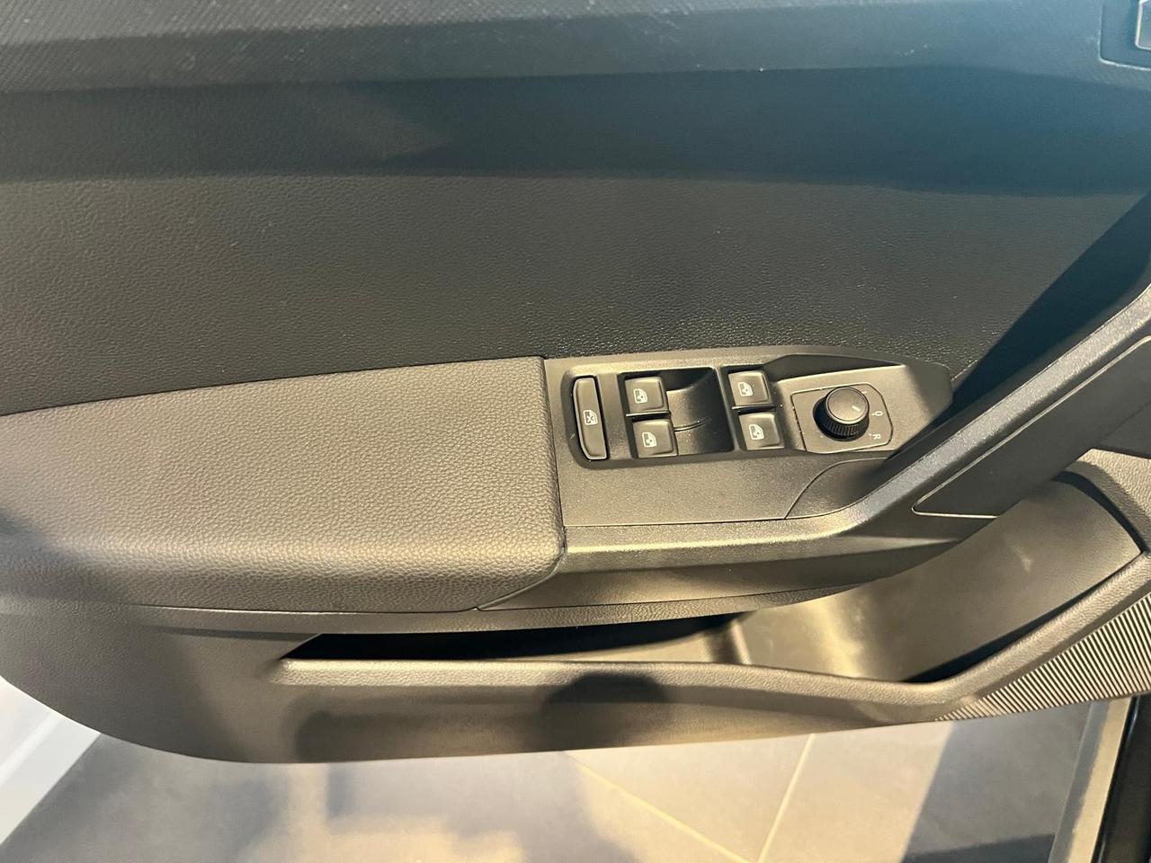 SEAT Arona 2022 - Arona 1.0 ecotsi Black Edition 95cv