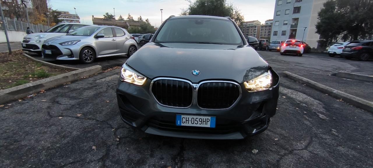 BMW X1 auto incidentata