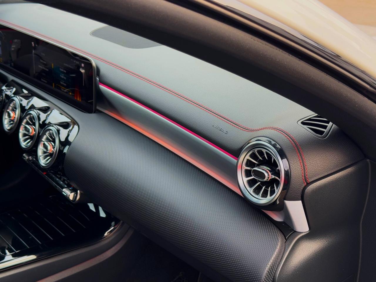 Mercedes-Benz CLA 200 d Shooting Brake Premium AMG TETTO