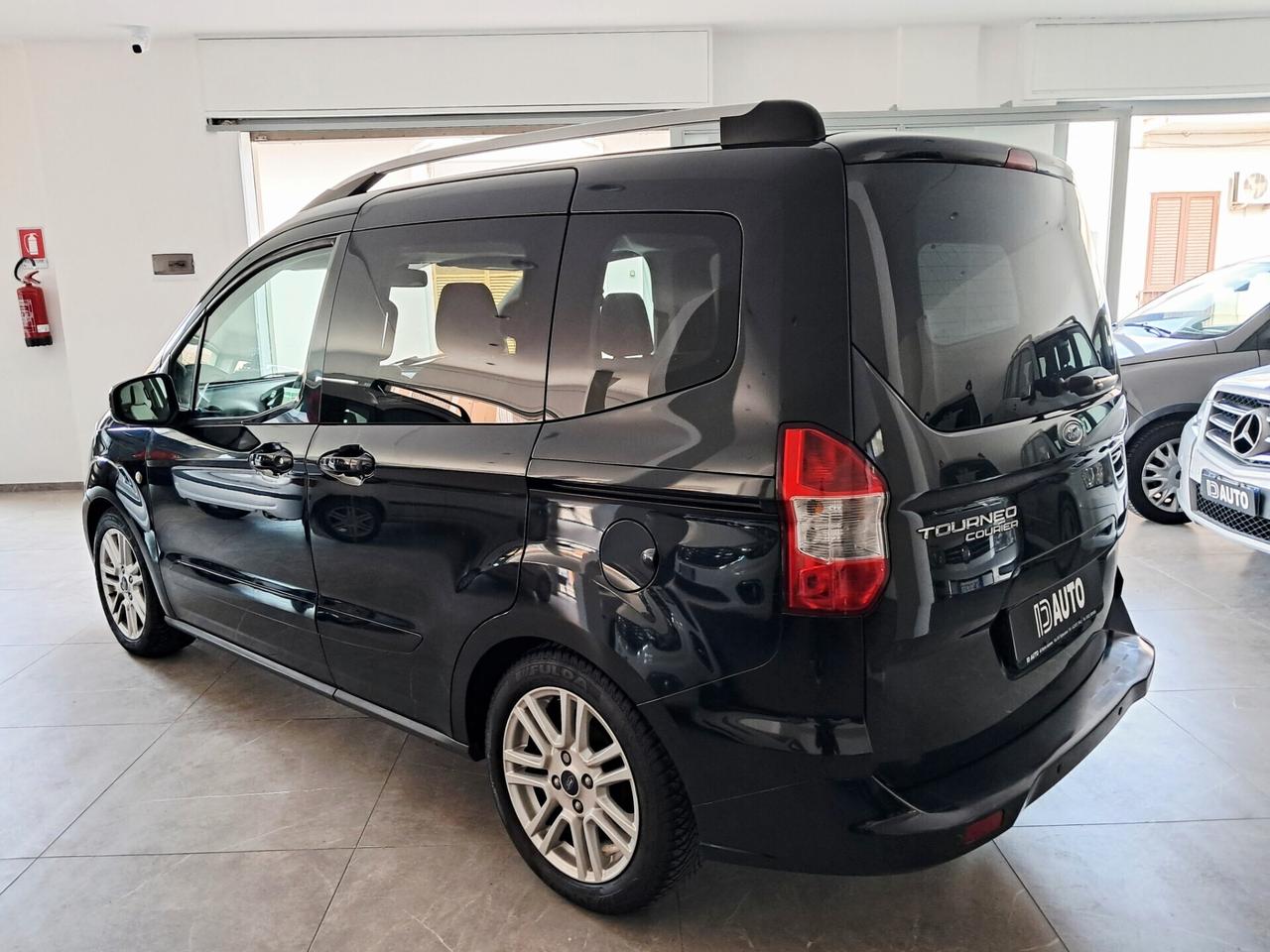 Ford Tourneo Courier 1.5 TDCI 75 CV