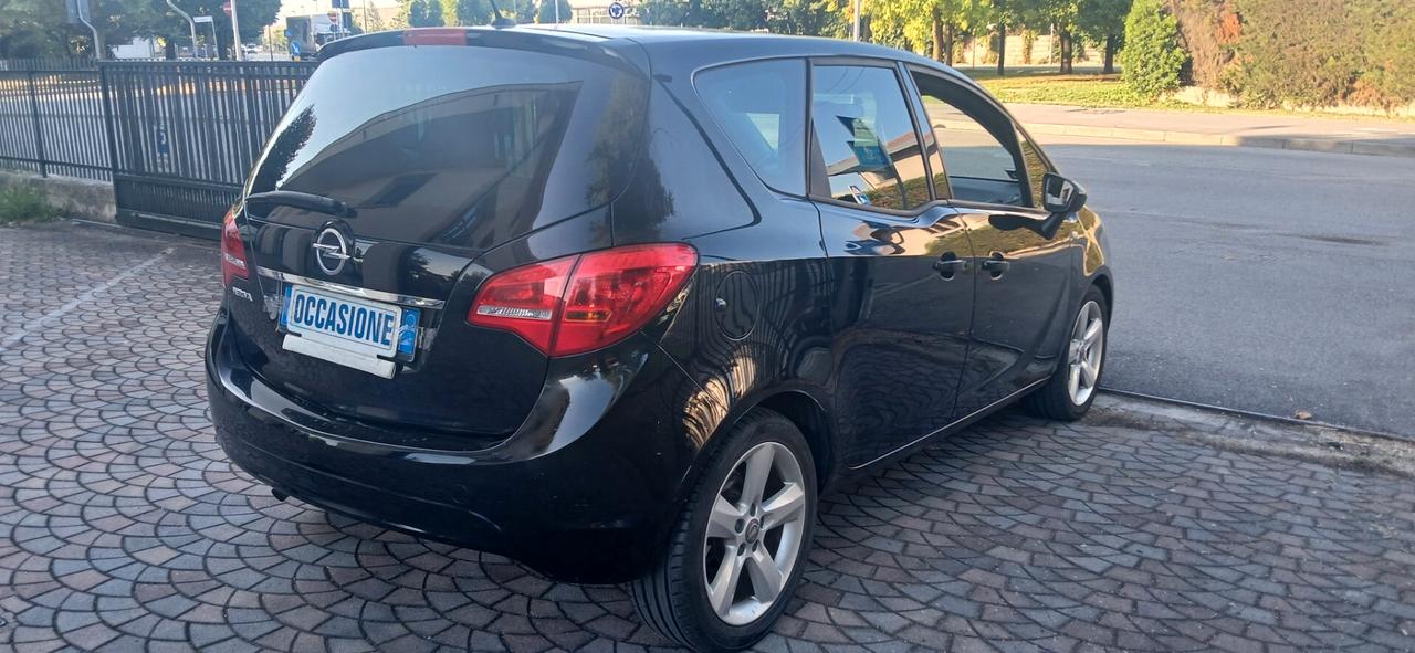 Pochi km Opel Meriva benzina neopatentati