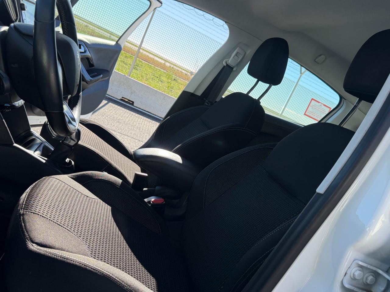 Peugeot 208 1.2 Puretech 82 CV Allure-PERMUTABILE