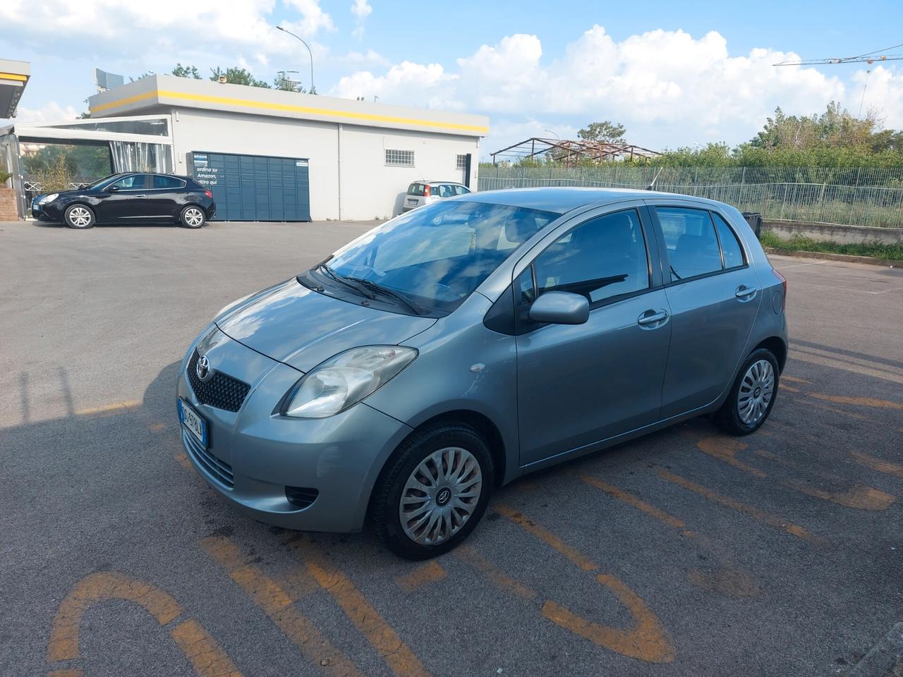 Toyota Yaris 1.0 5 porte clima ecc bassi consumi