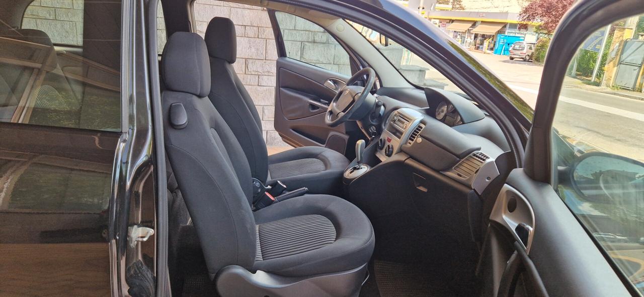 Lancia Ypsilon 1.3 MJT 75 CV Oro