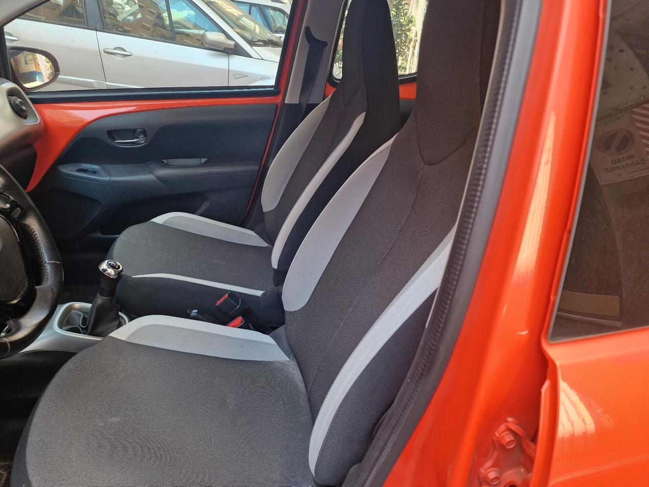 Toyota Aygo 1.0 VVT-i 69 CV 5 porte x-cite ok neopatentati