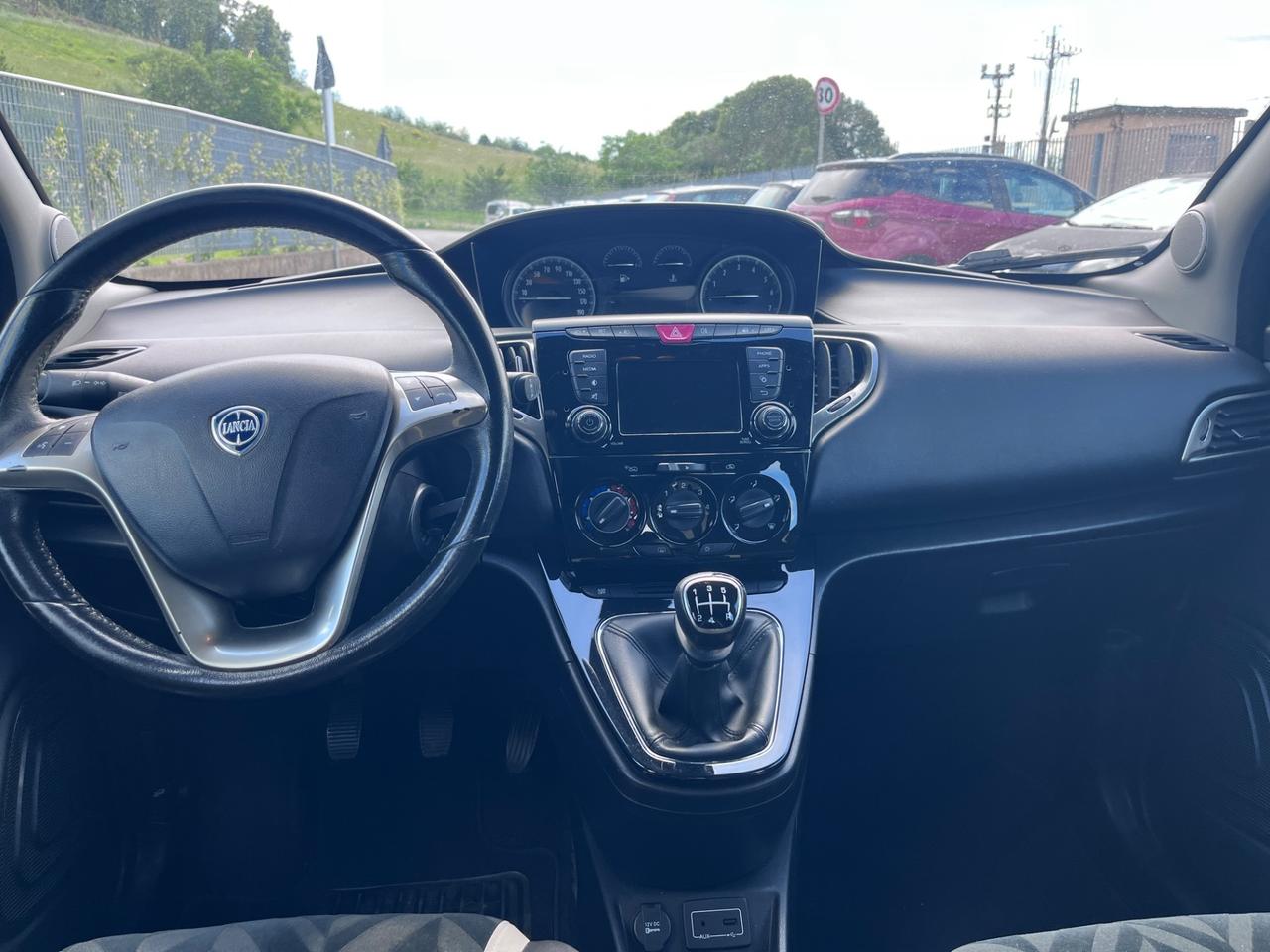 Lancia Ypsilon 1.2 69 CV 5 porte Silver