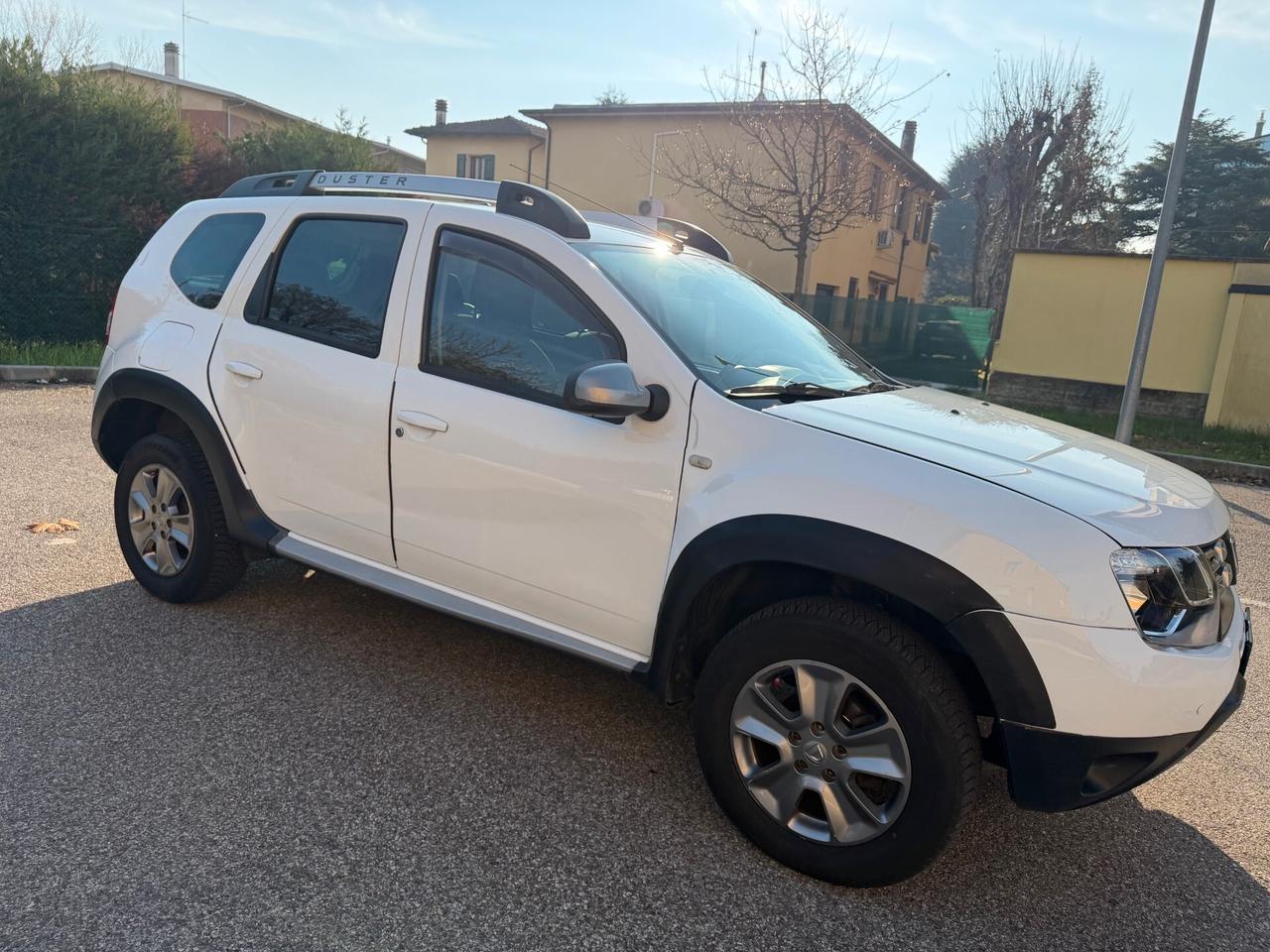 Dacia Duster 1.6 GPL - NEOP. - NAV. - 12 MESI DI GARANZIA -