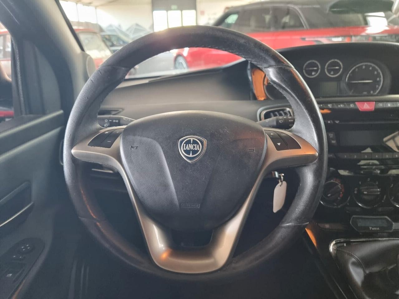 Lancia Ypsilon 0.9 TwinAir 85 CV 5 porte Metano Ecochic NEOPATENTATI