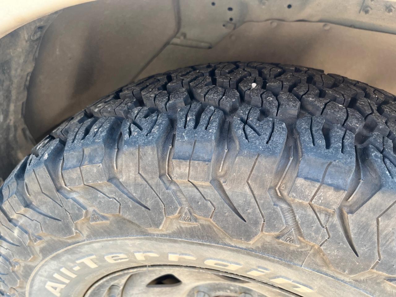 Nissan Navara 2.5D DOPPIA CABINA HARD TOP