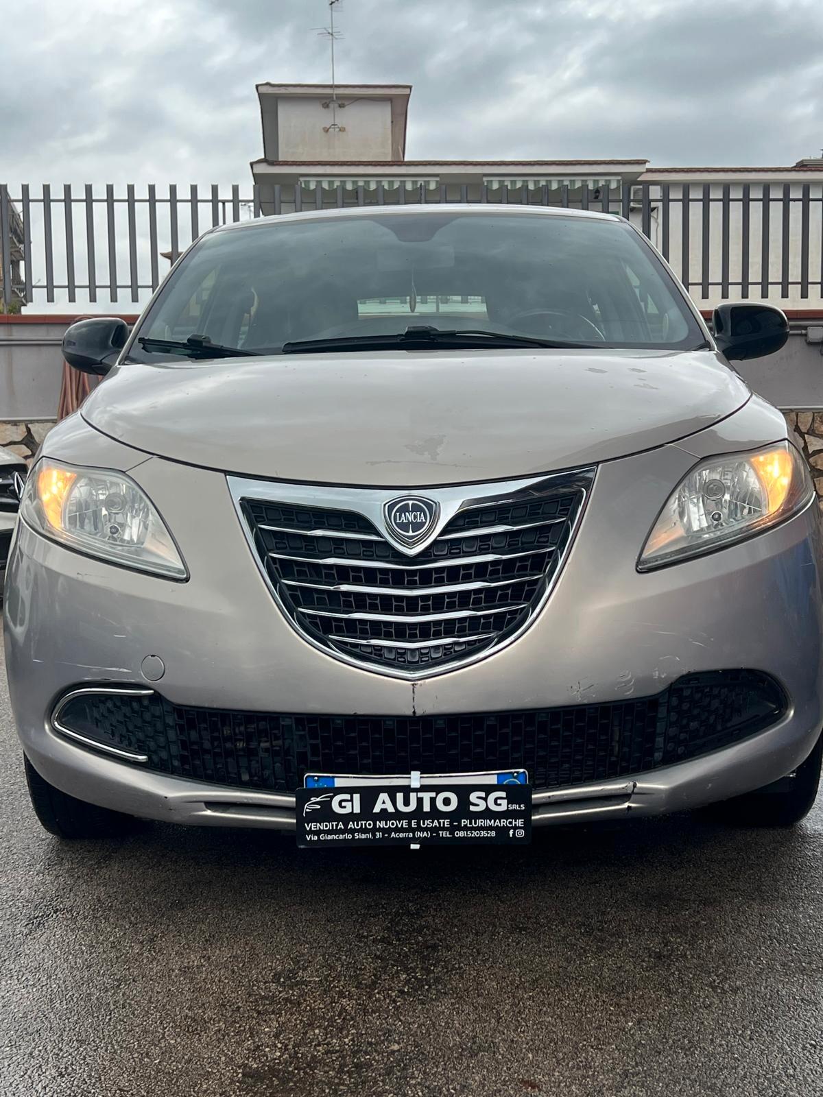 Lancia Ypsilon 0.9 TwinAir 85 CV 5 porte Metano Ecochic Silver