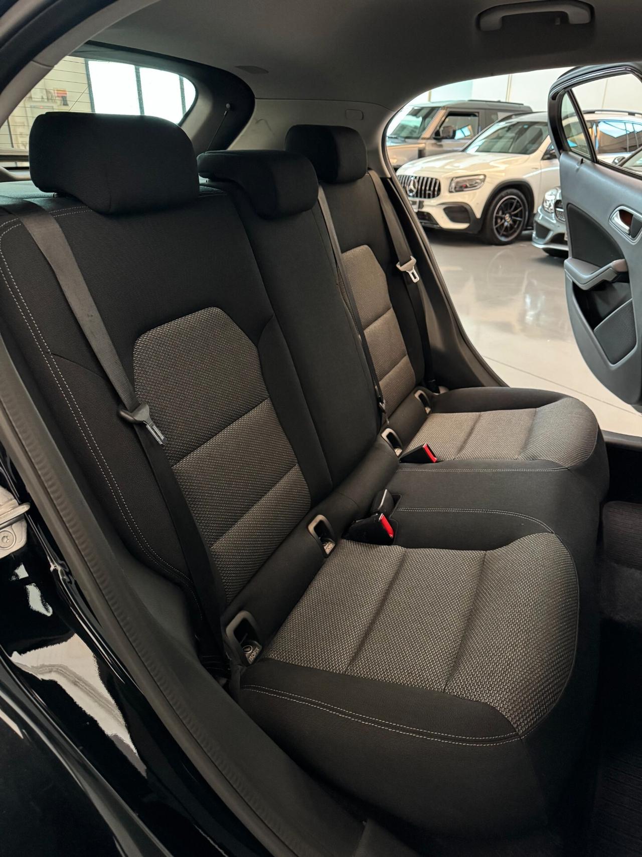 Mercedes-Benz GLA 180 sport 1.6cc 122cv Navi Clima OK Neopatentati