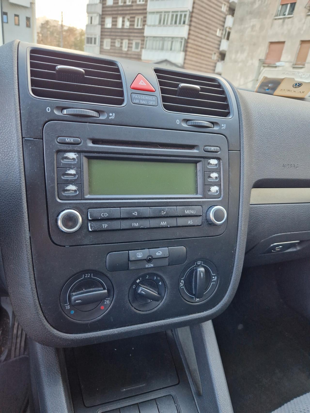 Volkswagen Golf 1.6 5p. 102cv Benz - 2005